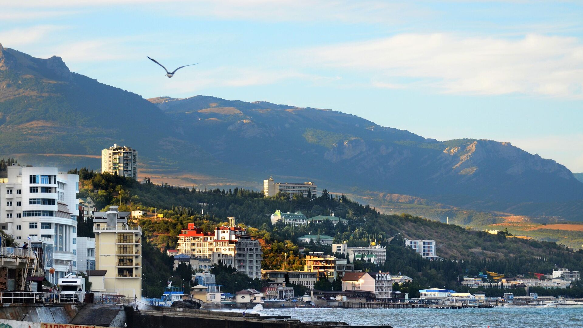 Вид на район Профессорский уголок города Алушта на закате - РИА Новости, 1920, 16.11.2020