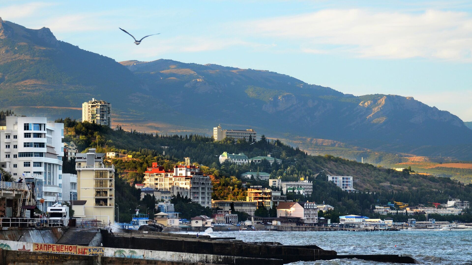 Вид на район Профессорский уголок города Алушта на закате - РИА Новости, 1920, 03.12.2020