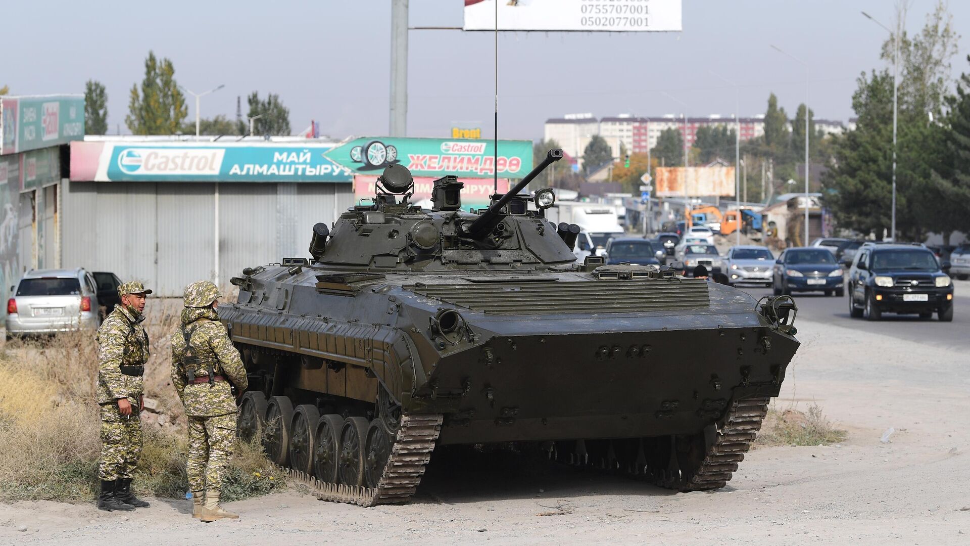 Военнослужащие вооруженных сил Киргизии на блокпосту в Бишкеке - РИА Новости, 1920, 10.10.2020