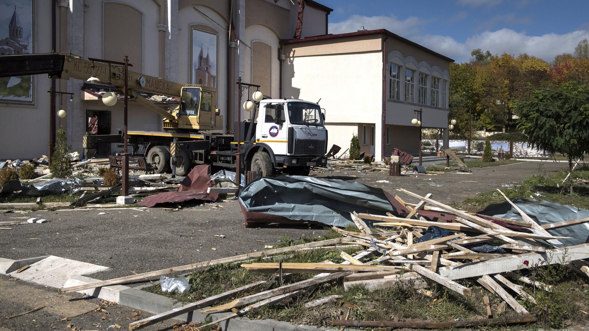 Разрушения на улице в городе Шуши - РИА Новости, 1920, 14.10.2020