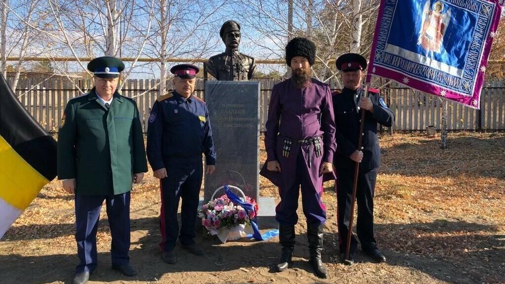 Под Оренбургом на улице Чапаева установили памятник, победившему Чапаева, казачьему полковнику Тимофею Сладкову - РИА Новости, 1920, 21.10.2020