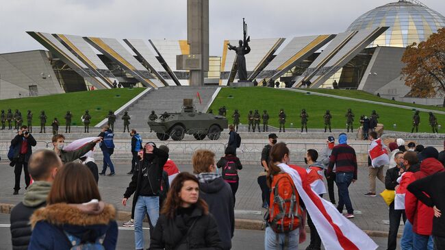 Участники акции протеста оппозиции Народный ультиматум в Минске