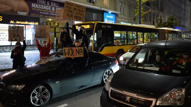 Акция против запрета абортов в Варшаве