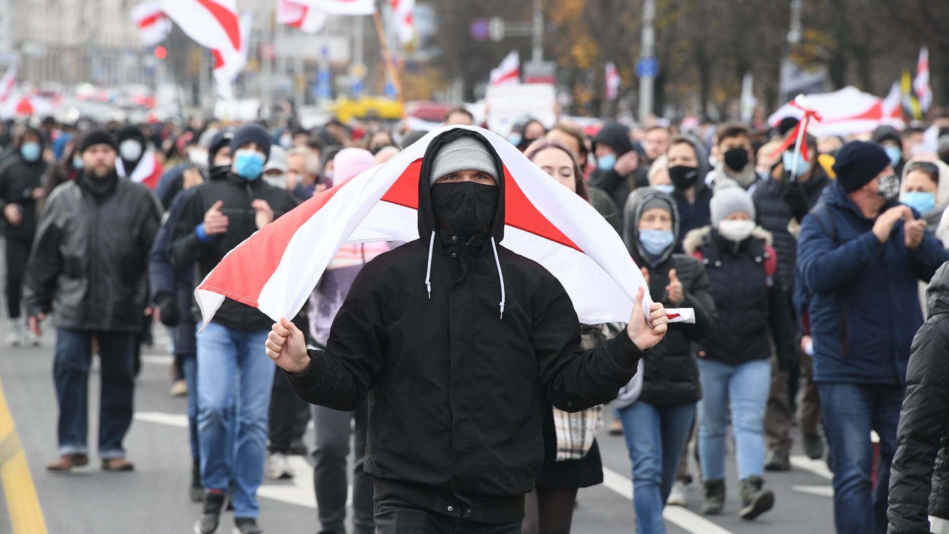 Участники несанкционированной акции Дзяды (Деды, Предки) в Минске - РИА Новости, 1920, 12.11.2020