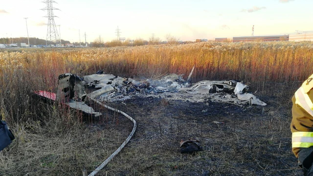 На месте аварийной посадки легкомоторного самолета в городском округе Люберцы - РИА Новости, 1920, 07.11.2020