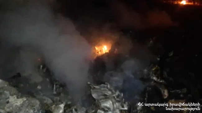 На месте падения вертолета Ми-24 у населенного пункта Ерасх в Армении