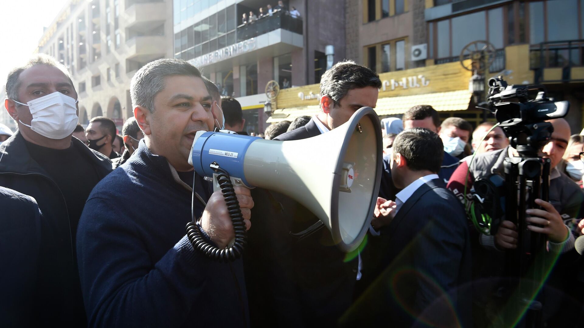 Председатель партии Родина Артур Ванецян на митинге оппозиции на Северном проспекте в Ереване - РИА Новости, 1920, 12.11.2020