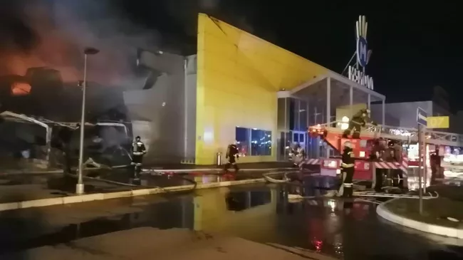 Пожар в ТЦ М5Молл в Рязани