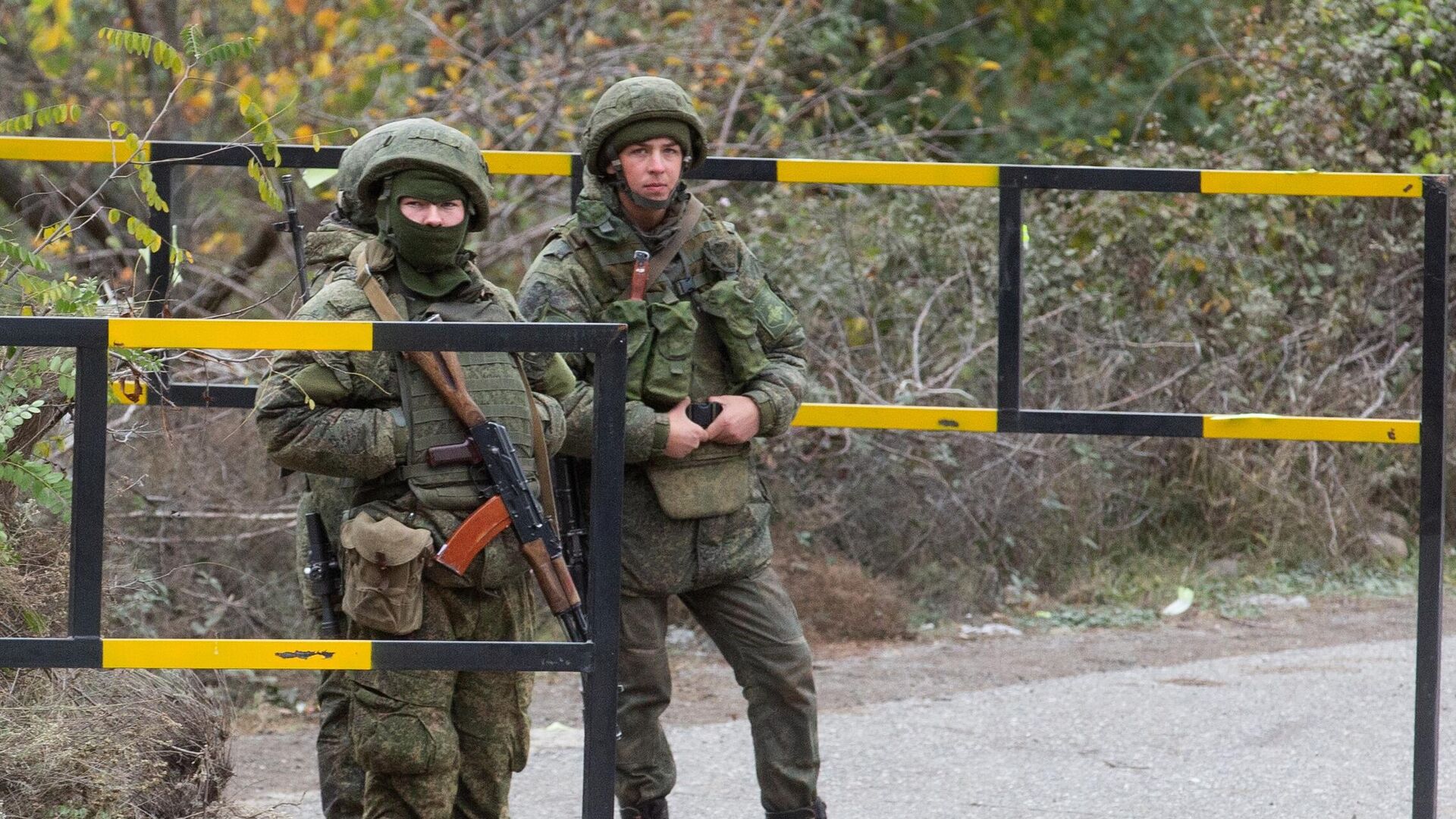 Российские военнослужащие из состава миротворческих сил в городе Лачин - РИА Новости, 1920, 13.11.2020