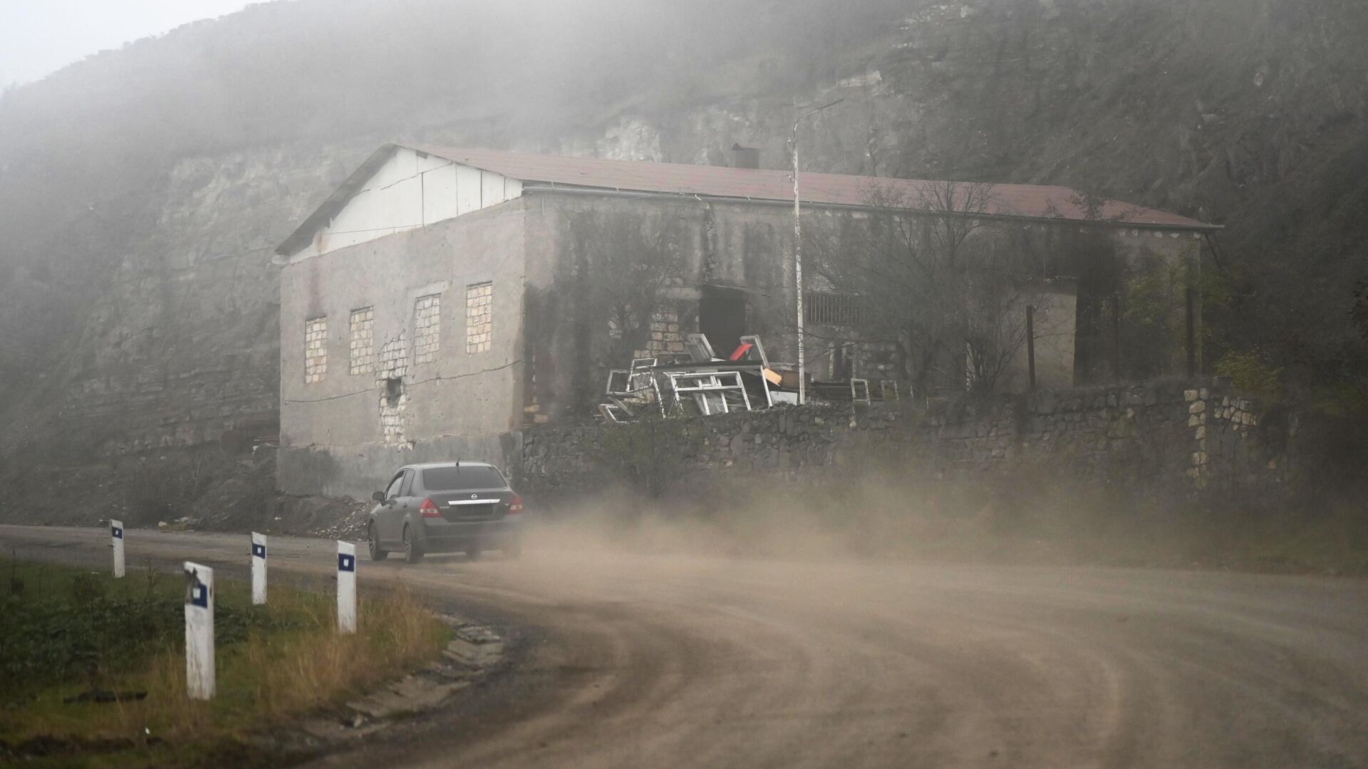 Дом вдоль дороги в Нагорном Карабахе - РИА Новости, 1920, 15.11.2020