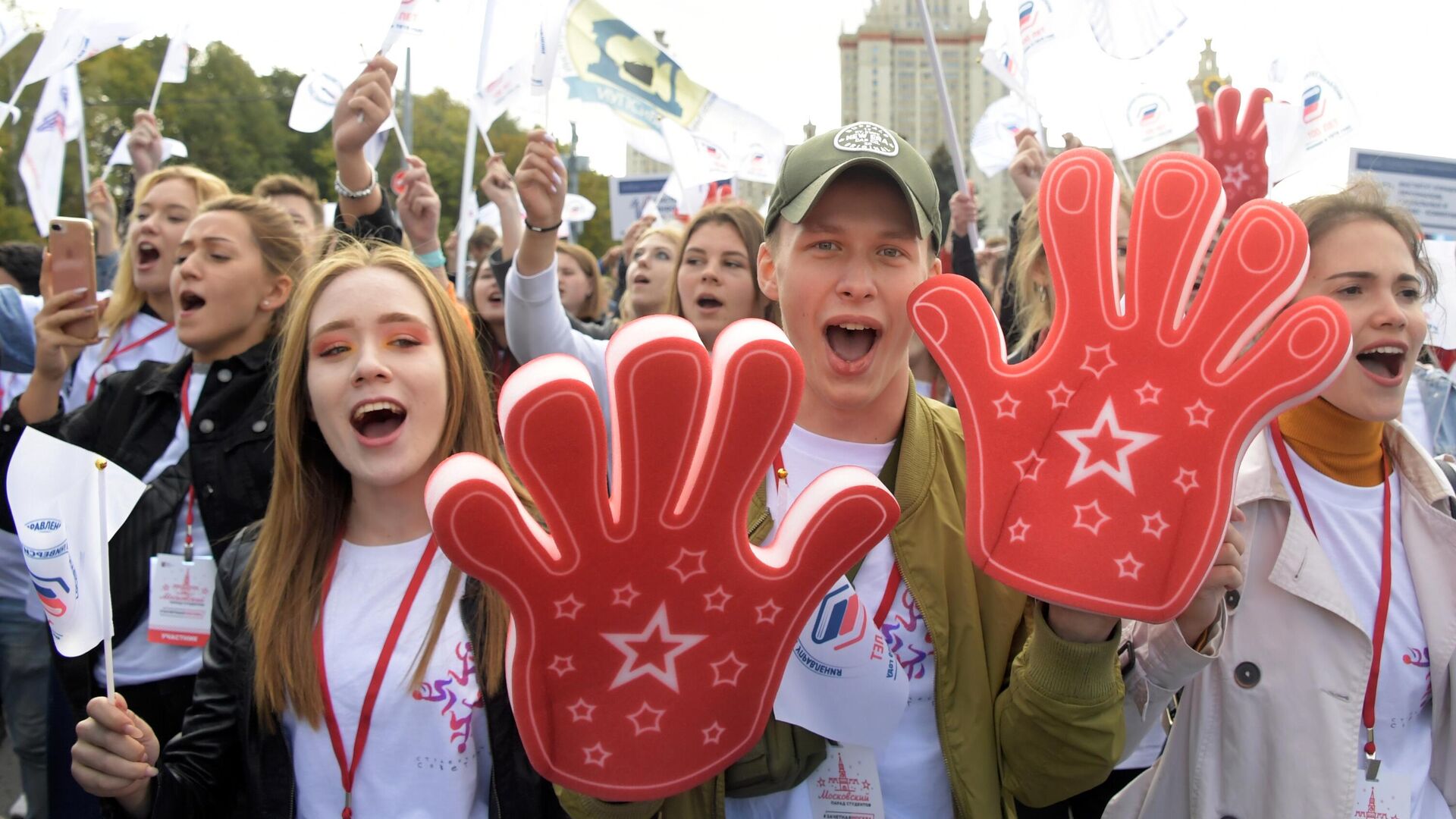 Участники XVIII Парада российского студенчества на Университетском проспекте - РИА Новости, 1920, 17.10.2024