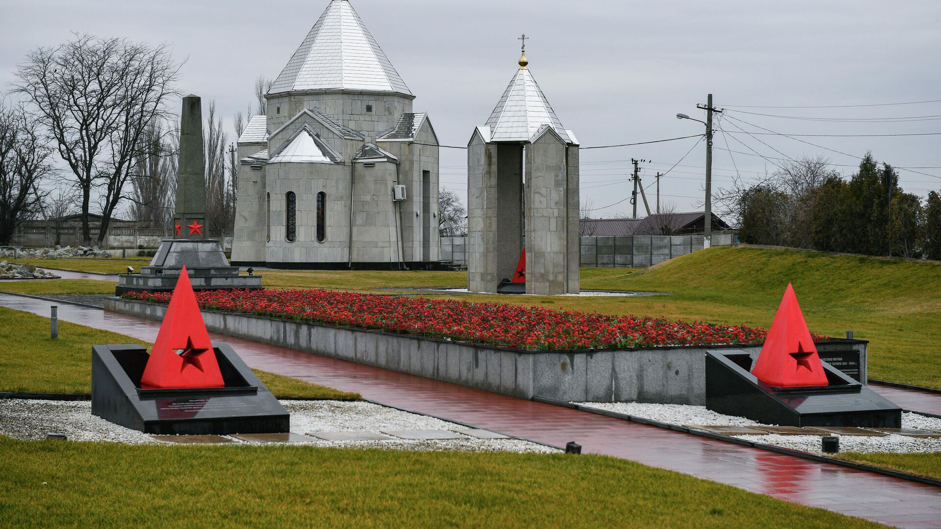 Мемориал жертвам фашистской оккупации Крыма 1941-1944 гг. Концлагерь Красный в селе Мирное  - РИА Новости, 1920, 17.11.2020