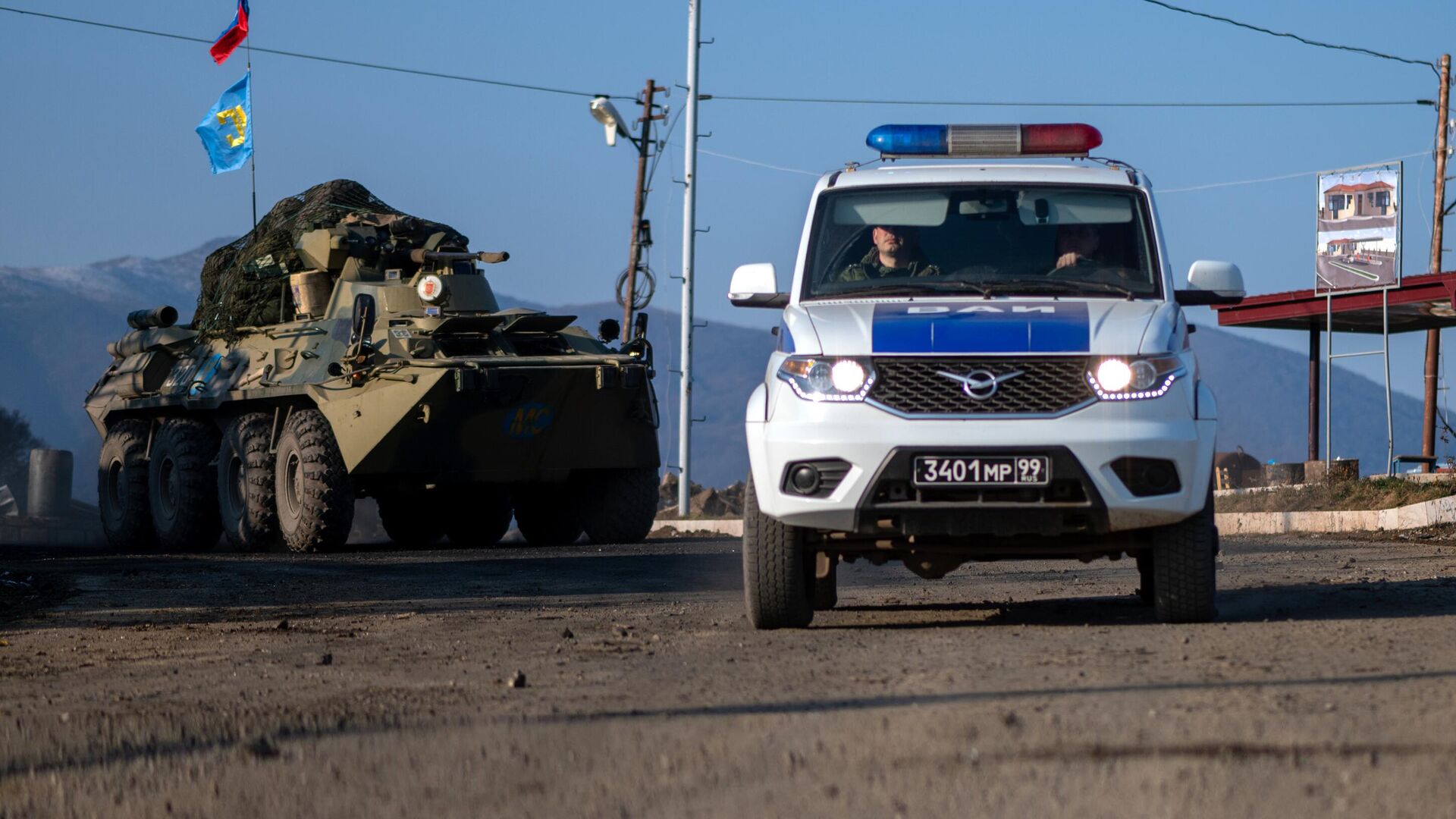 Военная техника российских миротворческих сил на участке дороги Лачинского коридора - РИА Новости, 1920, 18.11.2020