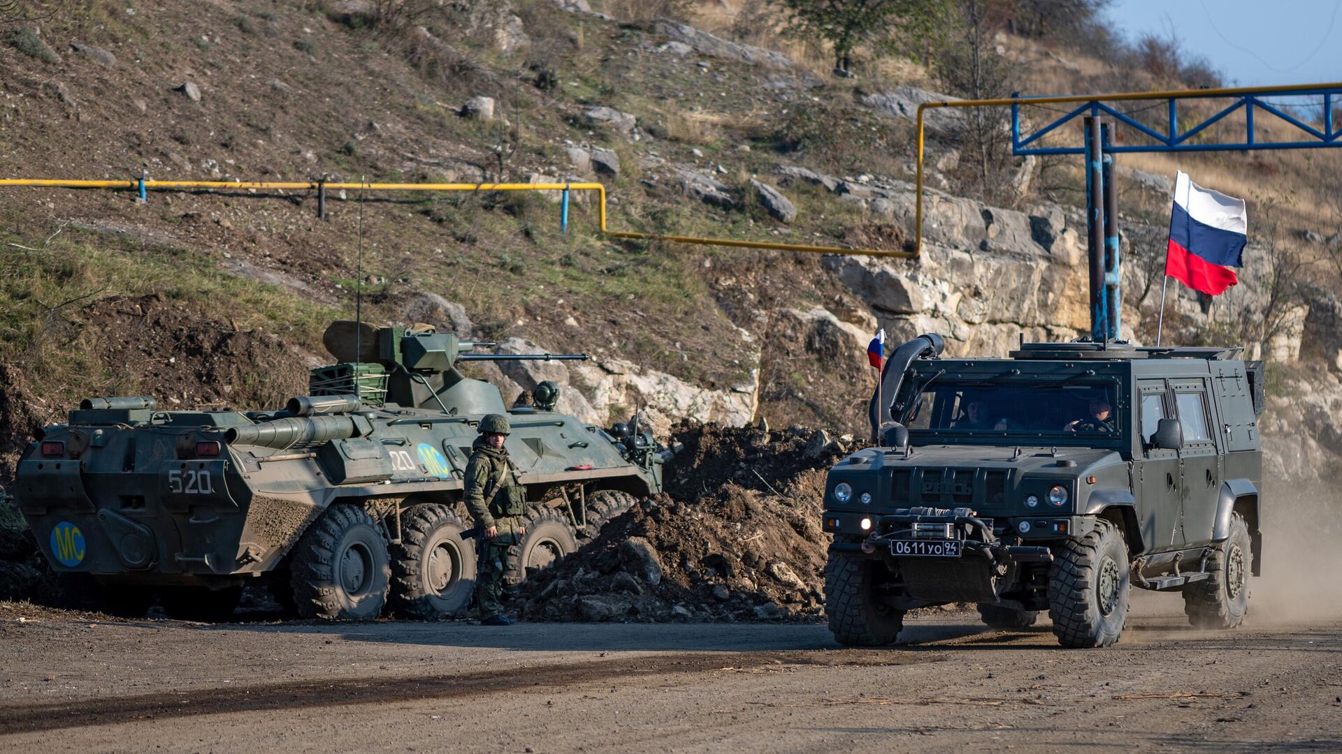 Военная техника российских миротворческих сил на блокпосту в Лачинском коридоре - РИА Новости, 1920, 20.11.2020