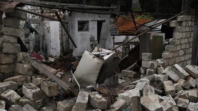 Разрушенные здания в населенном пункте Мартуни в Нагорном Карабахе