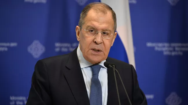 Министр иностранных дел России Сергей Лавров во время выхода к прессе после заседания коллегий МИД РФ и Белоруссии в Минске