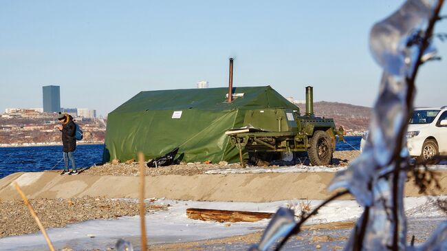 Работа полевой кухни на острове Русский во Владивостоке