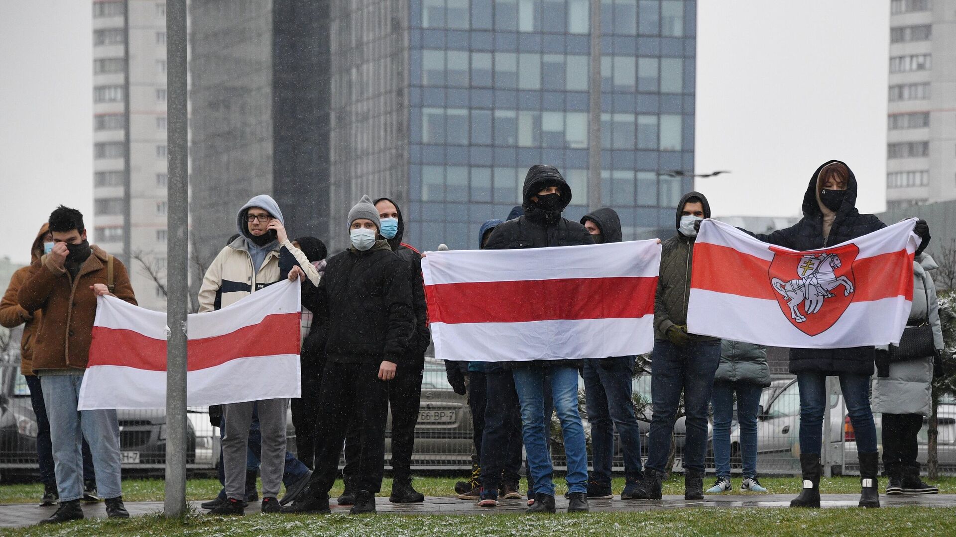 Участники несанкционированной акции протеста Марш соседей в Минске - РИА Новости, 1920, 06.02.2021