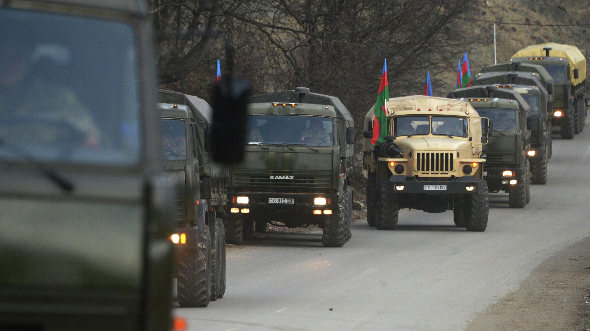 Колонна с азербайджанскими военными в Кельбаджарском районе - РИА Новости, 1920, 14.12.2020