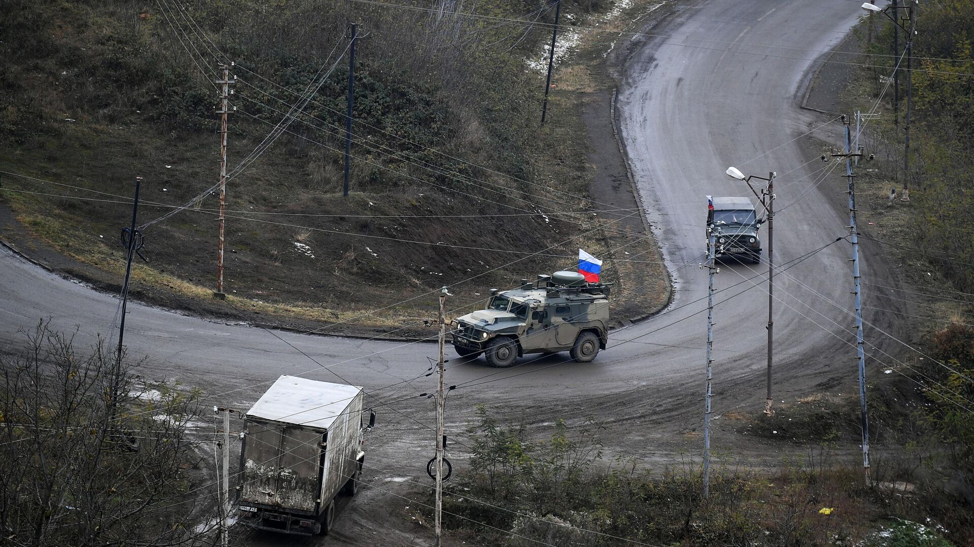 Автомобили российского миротворческого контингента на одной из улиц в городе Лачин (Бердзор) - РИА Новости, 1920, 27.12.2020