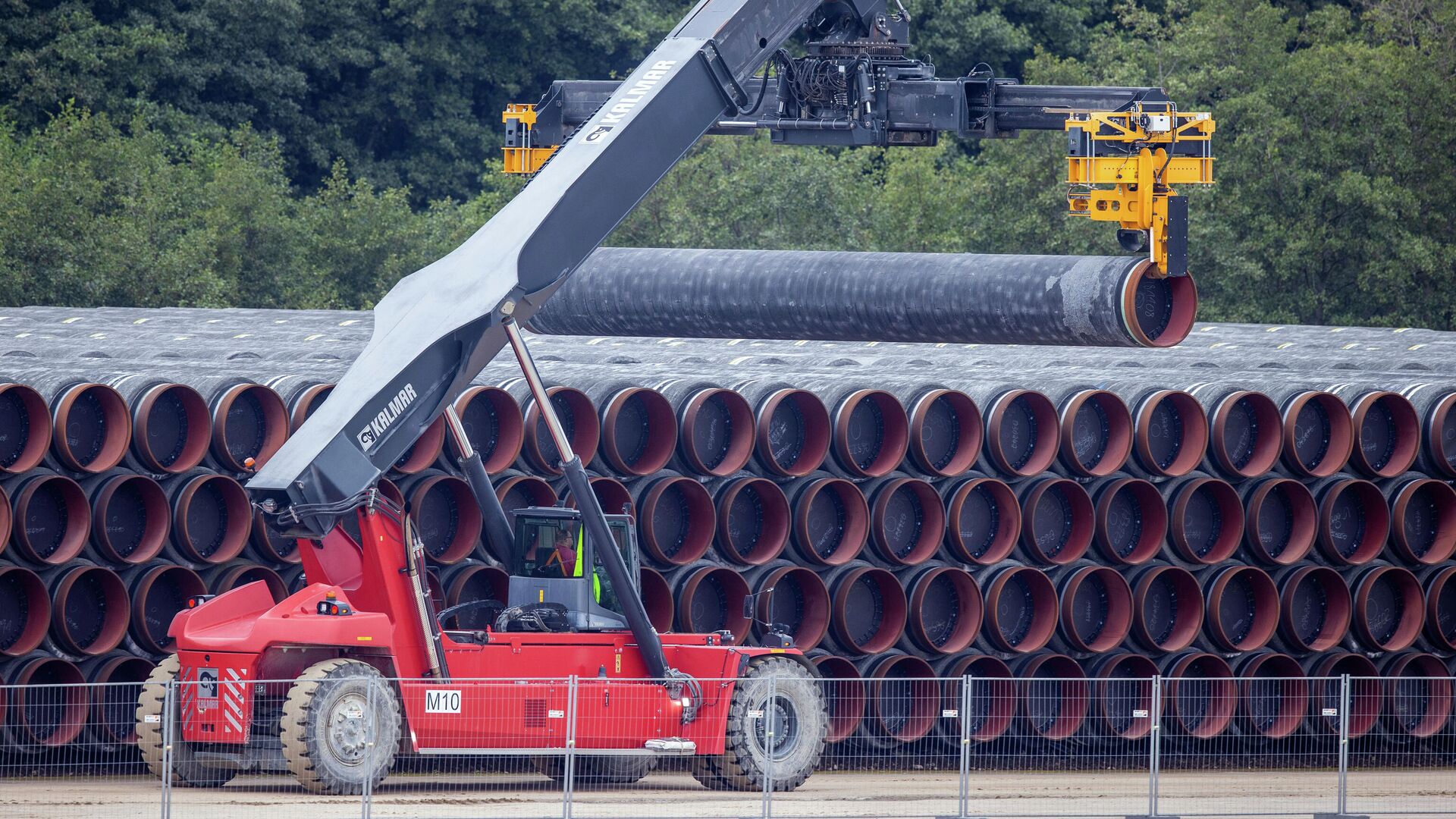 Трубы для строительства газопровода Nord Stream 2 на площадке в порту Мукран, Германия - РИА Новости, 1920, 17.12.2020