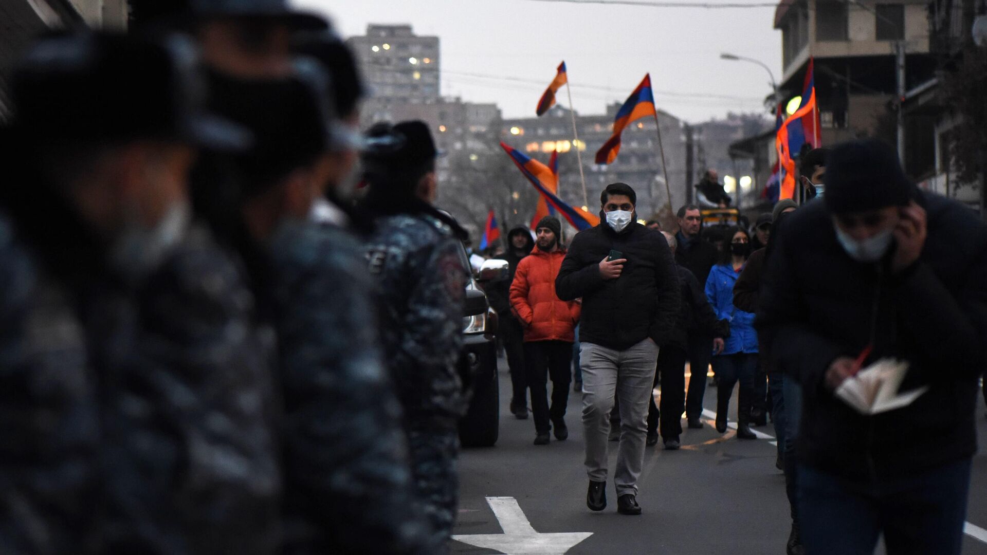 Участники митинга оппозиции с требованием отставки премьер-министра Армении Никола Пашиняна на площади Свободы в Ереване - РИА Новости, 1920, 08.12.2020