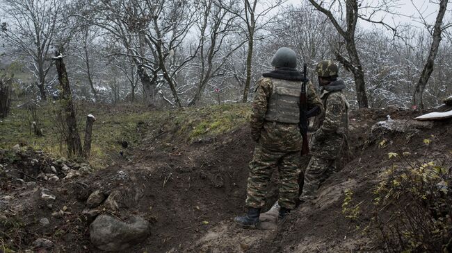 Военнослужащие армии обороны непризнанной Нагорно-Карабахской республики в селе Тагавард Мартунинского района в Нагорном Карабахе