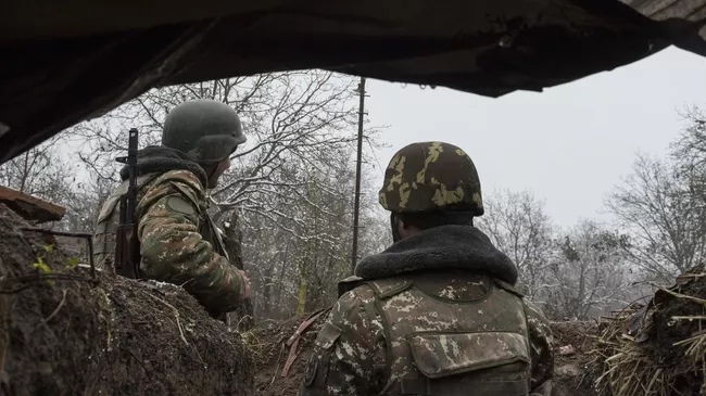 Военнослужащие армии обороны непризнанной Нагорно-Карабахской республики в селе Тагавард Мартунинского района в Нагорном Карабахе