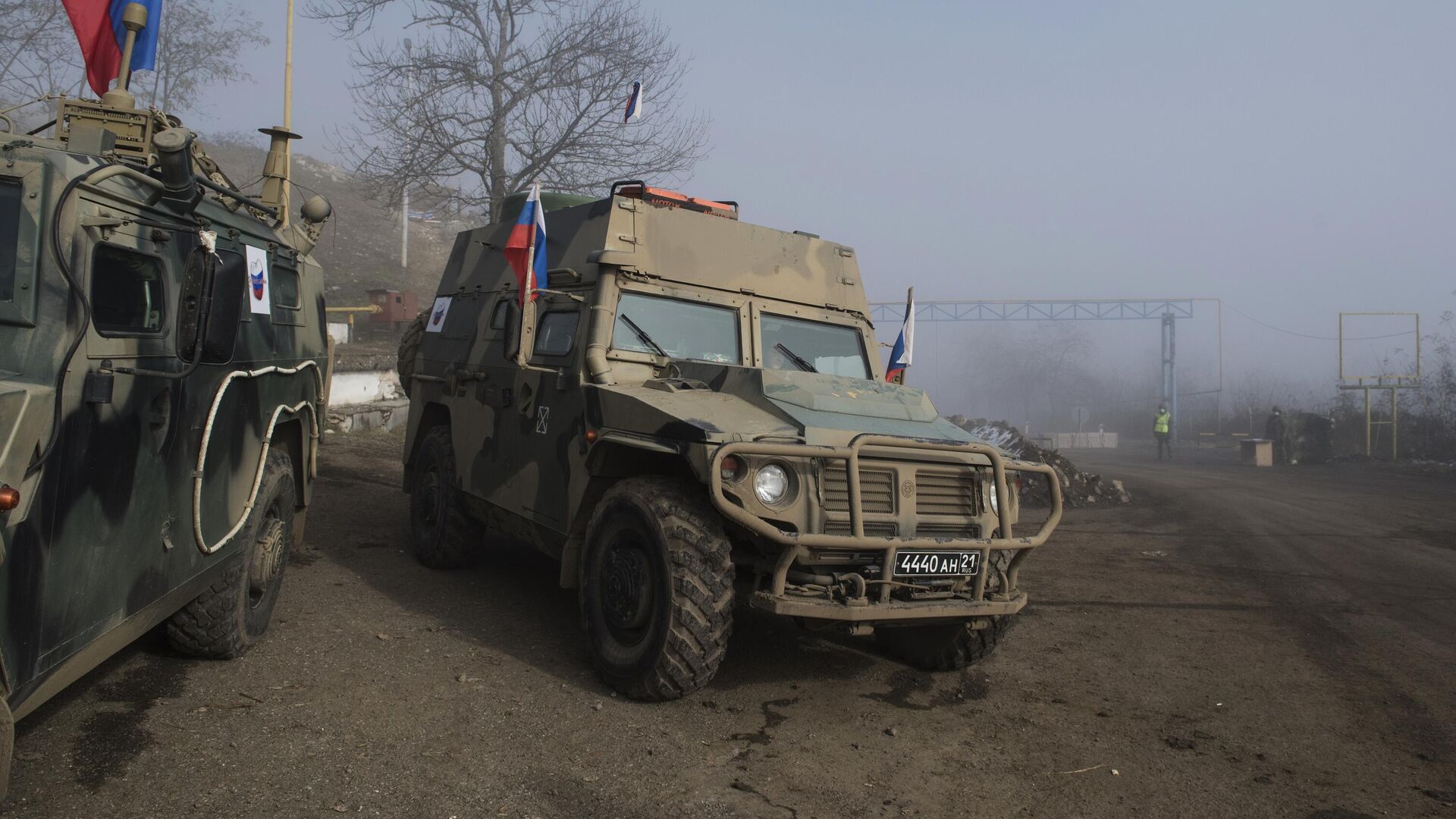 Российские миротворцы на блокпосту №6 на въезде в город Шуша на дороге из Степанакерта в Лачин. Архивное фото - РИА Новости, 1920, 17.04.2024