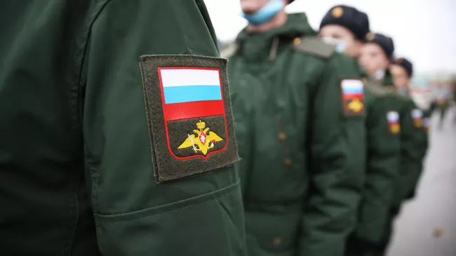 Призывники перед отправкой на службу 