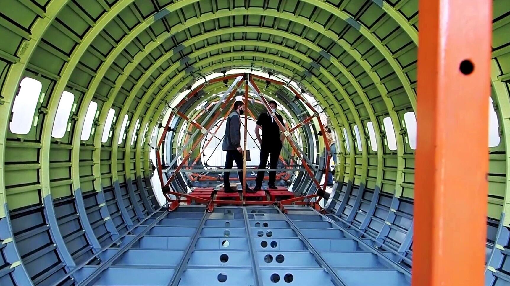 Производство фюзеляжа нового российского самолета Ил-114-300 в филиале АО РСК МиГ на территории Луховицкого авиационного завода им. П. А. Воронина Производство фюзеляжа нового российского самолета Ил-114-300 в филиале АО РСК МиГ на территории Луховицкого авиационного завода им. П. А. Воронина - РИА Новости, 1920, 14.07.2021