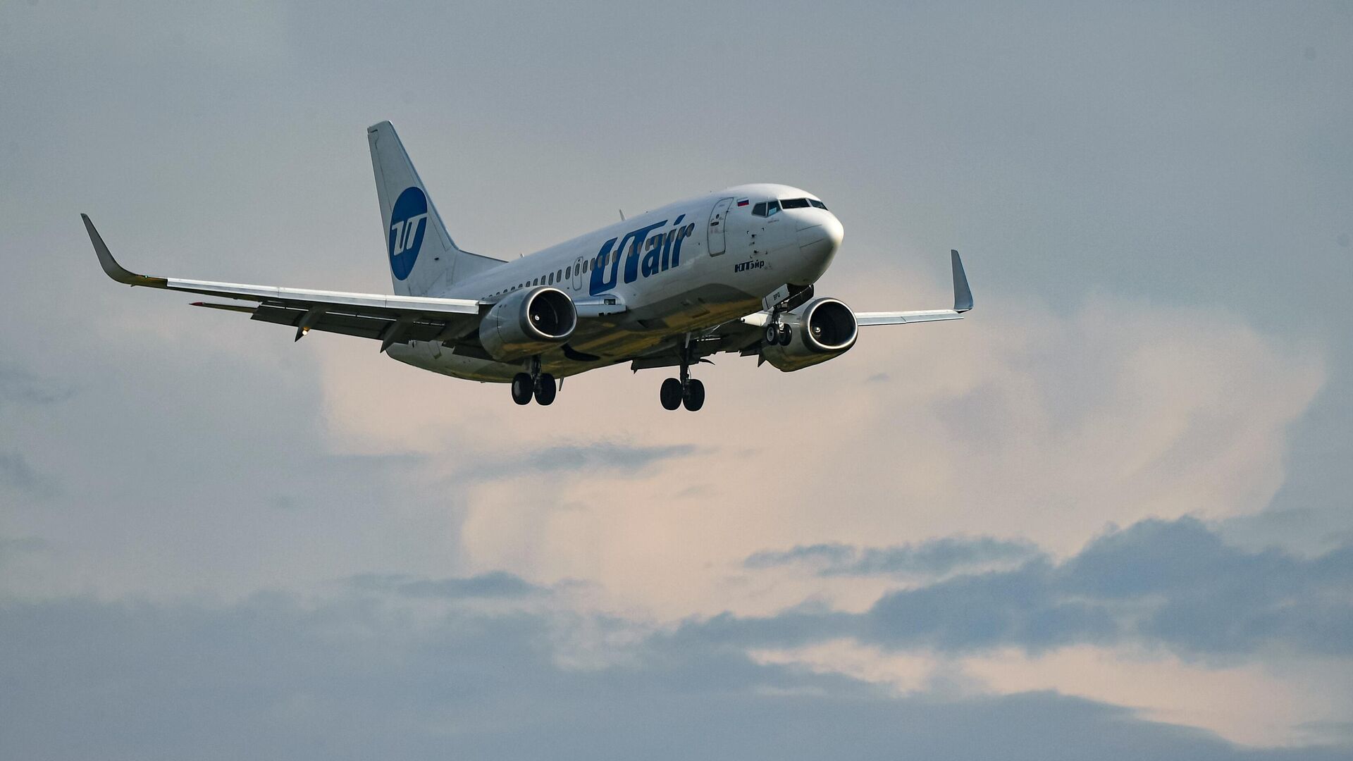 Пассажирский самолет Boeing 737-500 авиакомпании UTair  - РИА Новости, 1920, 07.05.2021