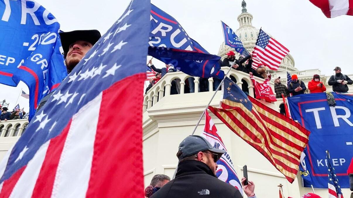 Участники акции протеста сторонников действующего президента США Дональда Трампа у здания конгресса в Вашингтоне - РИА Новости, 1920, 02.08.2023