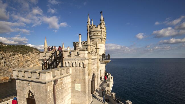 Дворец-замок Ласточкино гнездо в Крыму