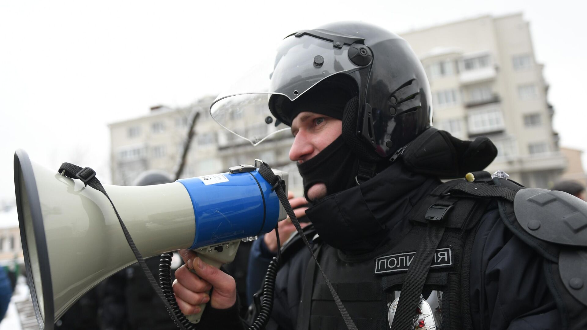 Сотрудники полиции во время несанкционированной акции сторонников Алексея Навального в Москве - РИА Новости, 1920, 01.02.2021