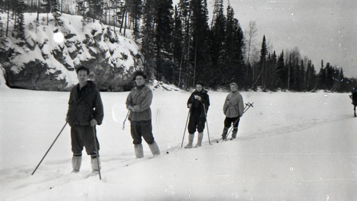 Колеватов, Дорошенко, Колмогорова, Дубинина на реке Лозьва - РИА Новости, 1920, 04.03.2021