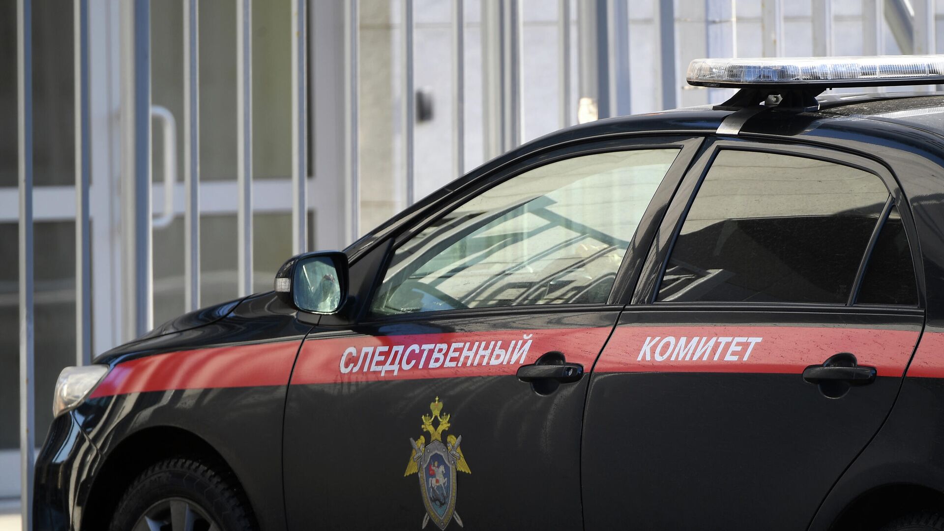 Служебный автомобиль возле здания Следственного комитета РФ в Москве - РИА Новости, 1920, 19.02.2021