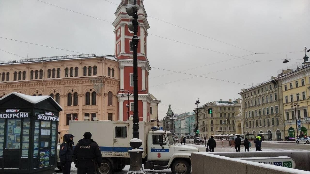 Сотрудники полиции в центре Санкт-Петербурга - РИА Новости, 1920, 18.02.2022