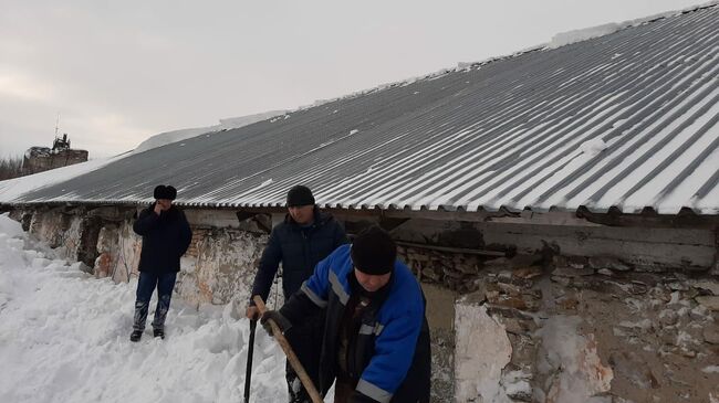 На месте схода снега на станции Смазнево Заринского района Алтайского края