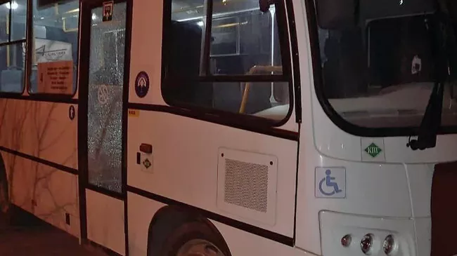 Обстрелянный автобус
