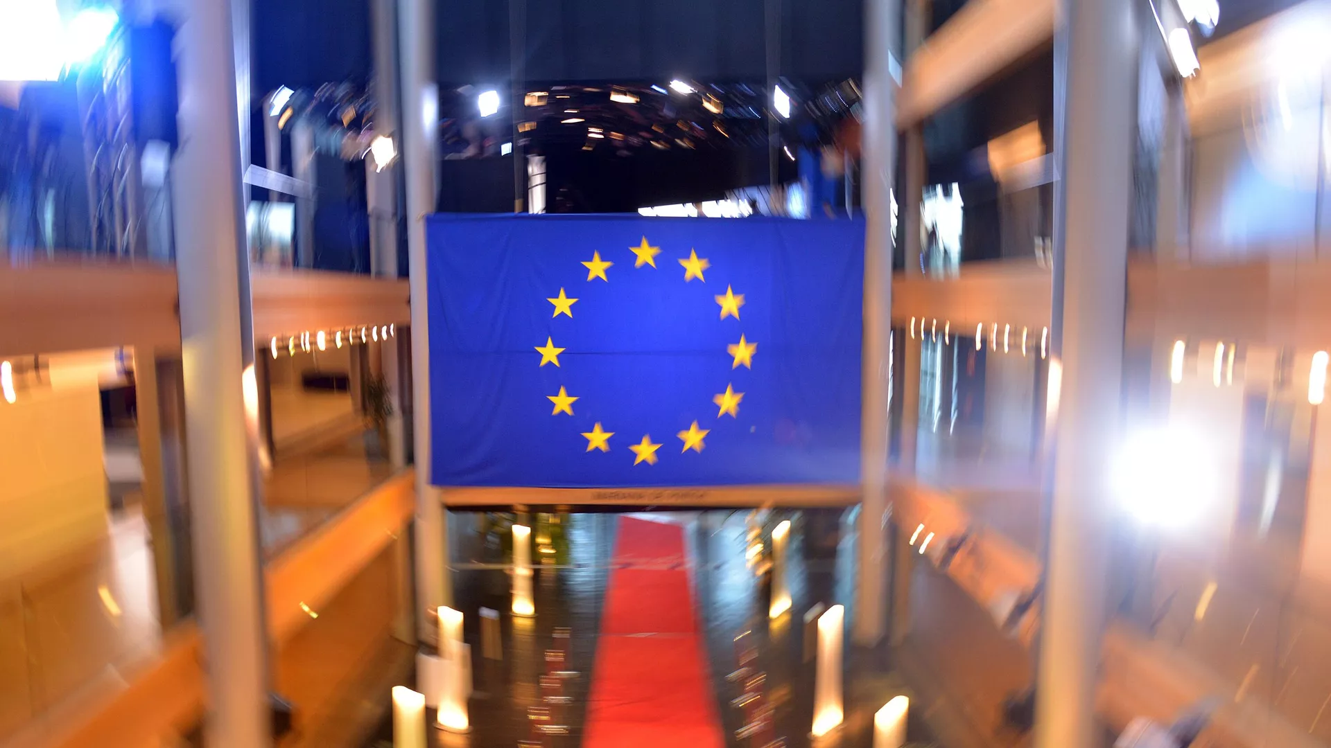 Флаг Евросоюза в главном здании Европейского парламента в Страсбурге - РИА Новости, 1920, 28.11.2023