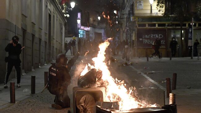 Полиция во время акции протеста в Мадриде