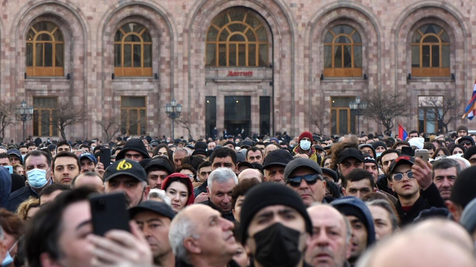 Сторонники премьер-министра Армении Никола Пашиняна на улице Еревана - РИА Новости, 1920, 25.02.2021