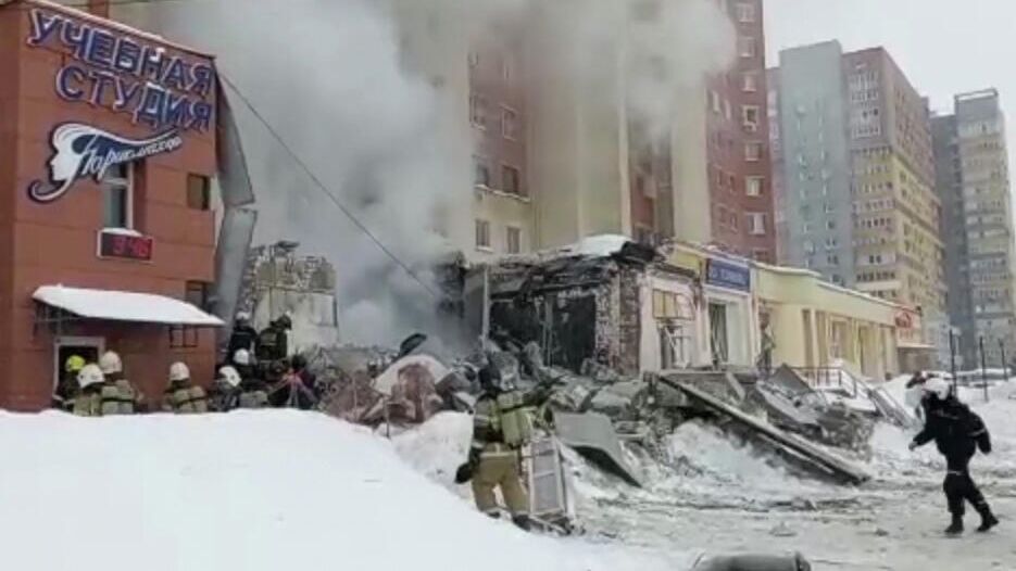 Место взрыва в жилом доме на Мещерском бульваре в Нижнем Новгороде. Кадр видео - РИА Новости, 1920, 26.02.2021