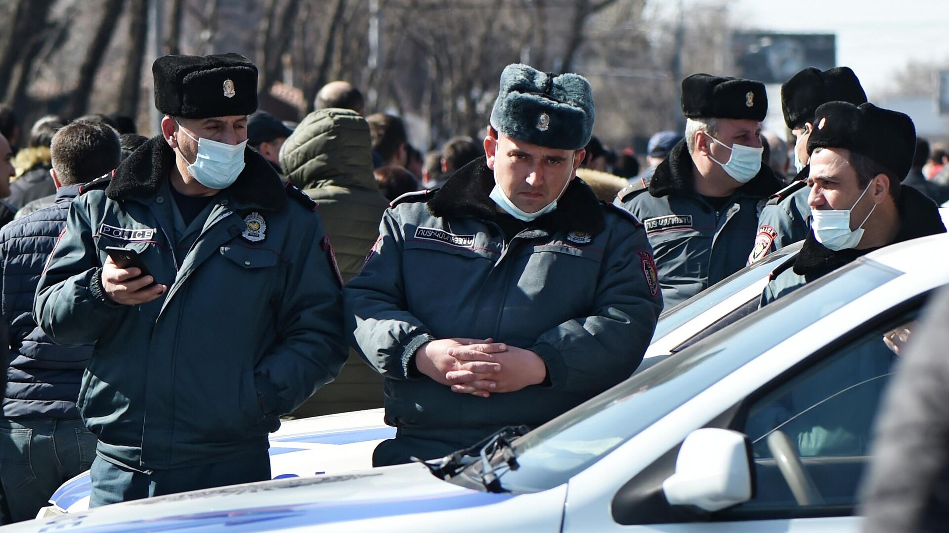 Сотрудники полиции во время митинга оппозиции на проспекте Баграмяна в Ереване - РИА Новости, 1920, 11.04.2021