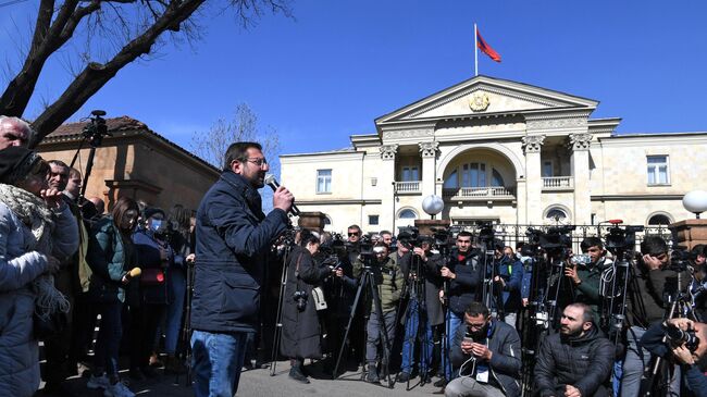 Митинг у здания Национального собрания Армении в Еревaне