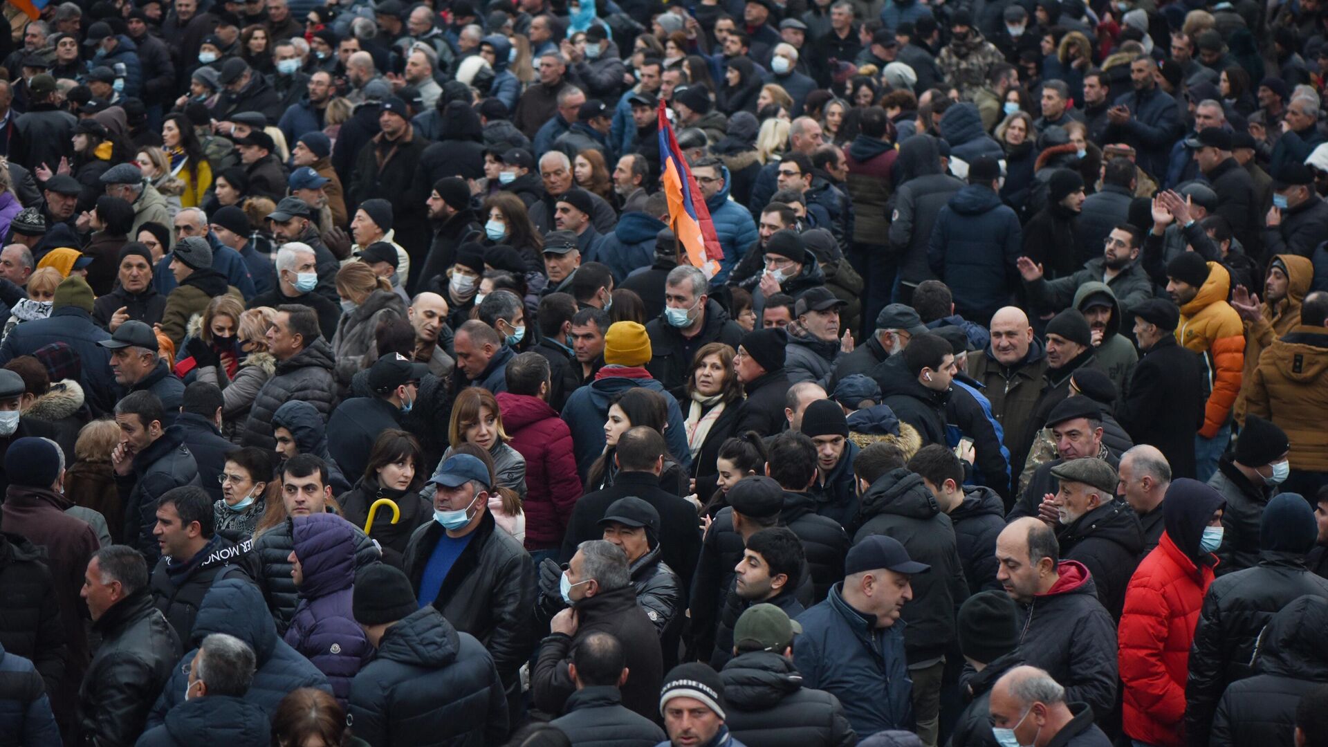 Участники акции протеста оппозиции с требованием отставки премьер-министра Армении Никола Пашиняна на проспекте Баграмяна в Ереване - РИА Новости, 1920, 02.03.2021