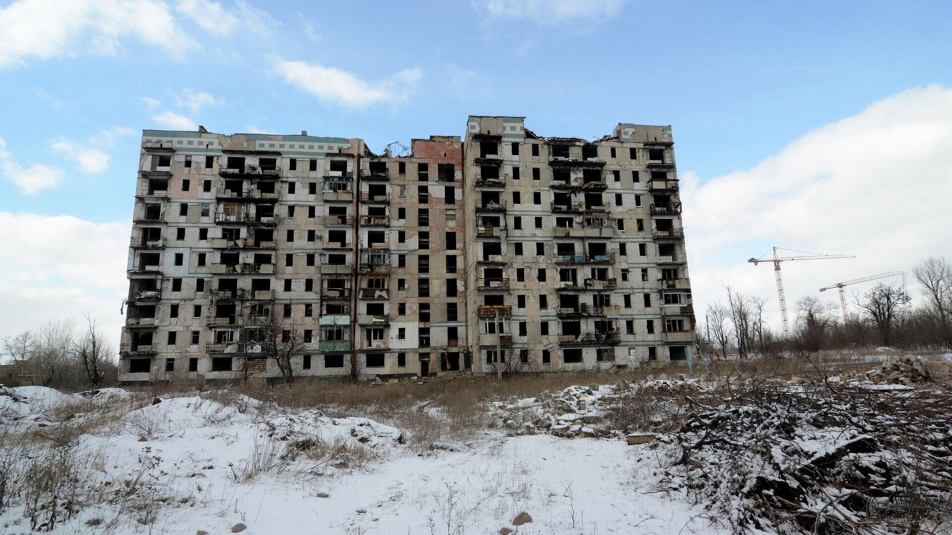 Дом на улице Взлетной в Донецке, разрушенный в ходе боевых действий в 2014-2015 годы - РИА Новости, 1920, 03.04.2021