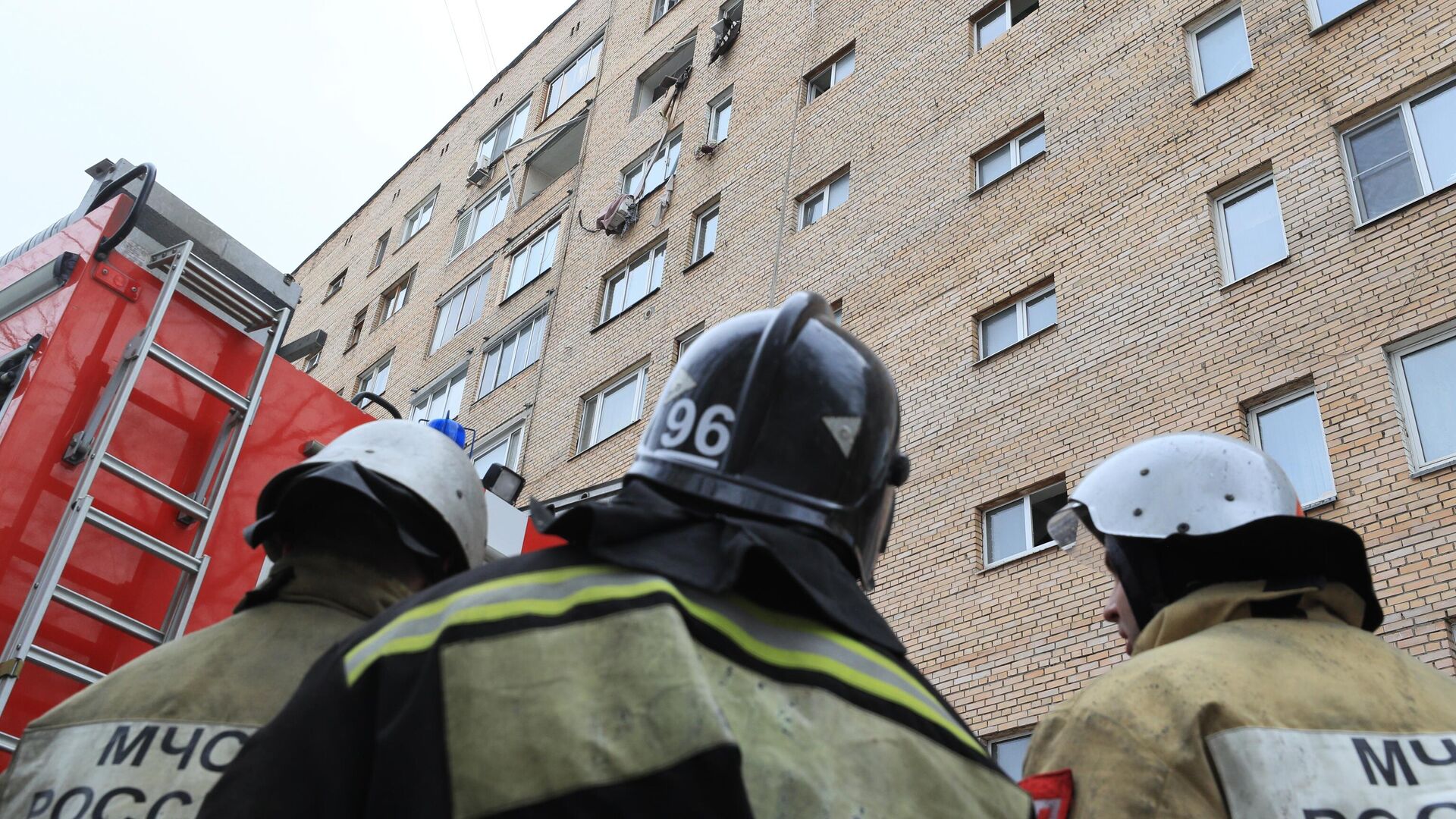 Сотрудники МЧС РФ на месте взрыва в жилом доме на улице Зеленой в Химках - РИА Новости, 1920, 07.08.2021