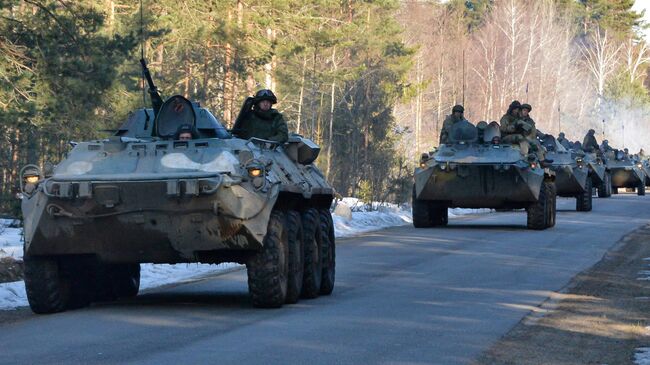 Военнослужащие вооруженных сил России во время активной фазы совместного белорусско-российского батальонного тактического учения на полигоне Осиповичский в Могилевской области